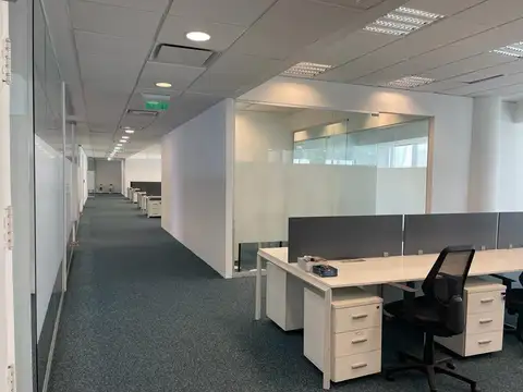 Oficina en Venta con 5 cocheras