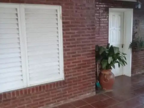 CASA DE 3 AMBIENTES EN VENTA - PARQUE SAN MARTIN