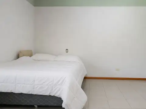 Depto Tipo Casa 4 ambientes con 2 baños