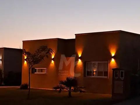 Casa en Venta en Pilar del Este - San Ramón, USD 189.000