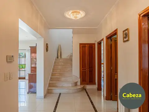 Casa 6 ambientes con 4 baños