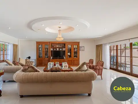 Casa en Venta con 6 cocheras