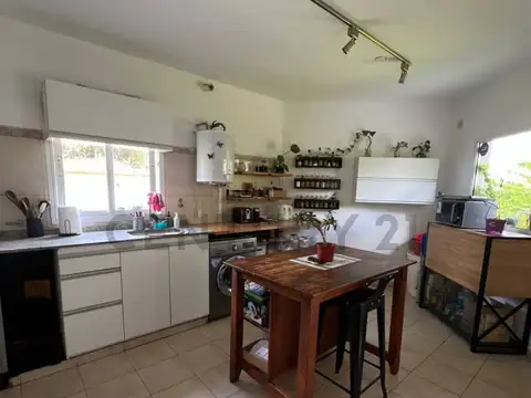Casa 4 ambientes con 2 baños