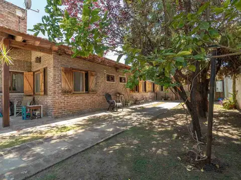 Casa en Venta con 2 cocheras