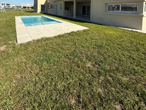 Casa en Alquiler en La Magdalena, USD 1.600