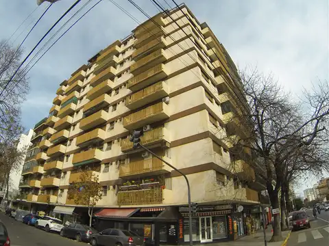 Departamento 3 ambientes al frente con balcón doble circulación