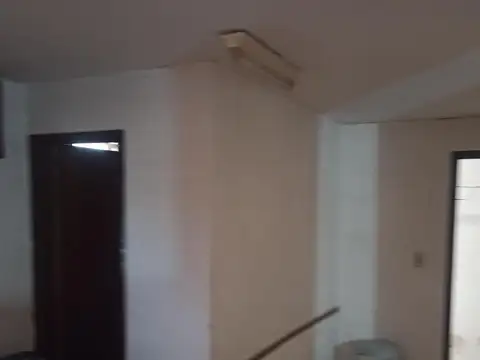 Casa 8 ambientes con 3 baños