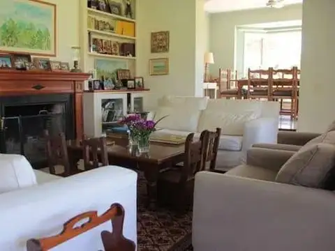 Casa 6 ambientes con 4 baños