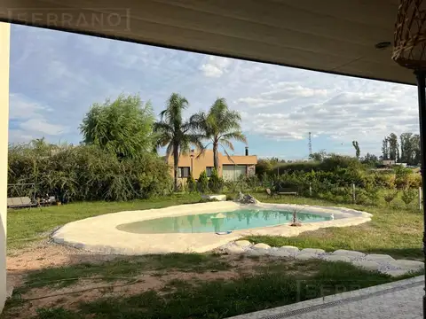 Venta Casa 5 ambientes con Piscina en Barrio Cerrado Los Juncos, Luján
