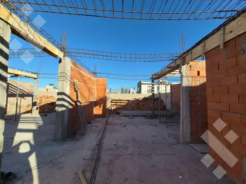 VENTA Duplex (EN POZO) 3 dorm + estudio + pileta. B° Las Calandrias - Cipolletti