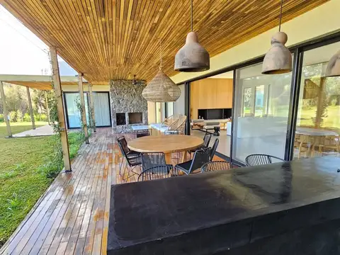 Casa 4 ambientes con 3 baños
