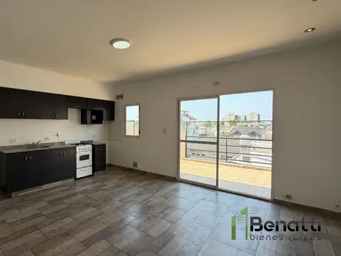 Dpto 4 amb en 3er piso por escalera. Balcón terraza propio