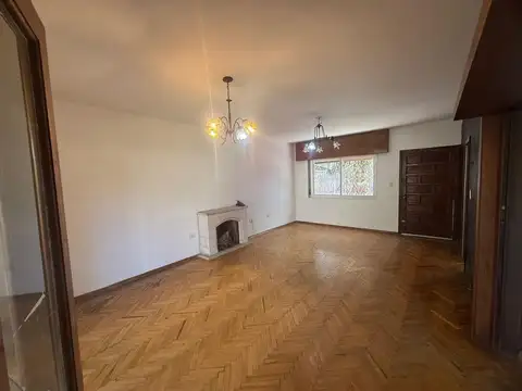 Casa 10 ambientes con 2 baños