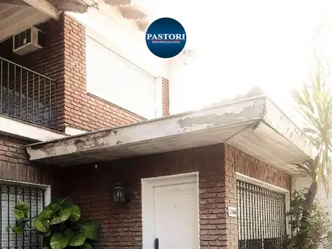 VENTA DE CASA DE 5 AMBIENTES EN OLIVOS