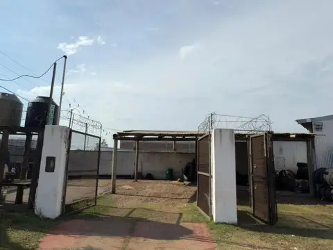 VENDO. Local comercial con amplio terreno. Concordia, ER.