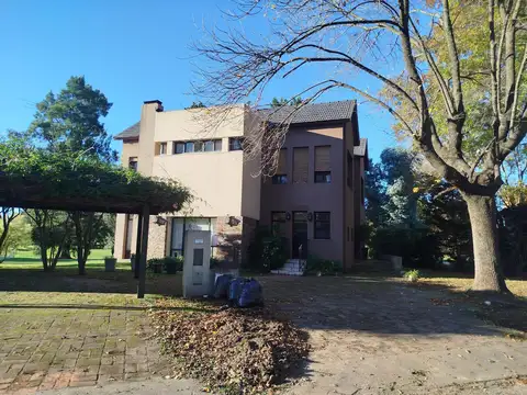 Casa 5 ambientes con 4 baños