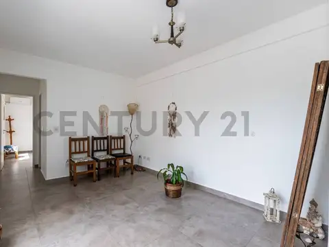 Venta de 2 ambiente en Haedo Norte sobre Av.Peron 3022 (Ex. Gaona)