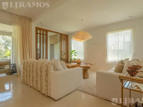 Casa 7 ambientes con 4 baños