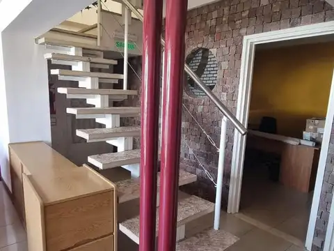 Venta Oficina + 3 departamentos  - calle  Richieri al 500
