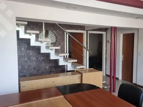 Oficina 7 ambientes con 2 baños