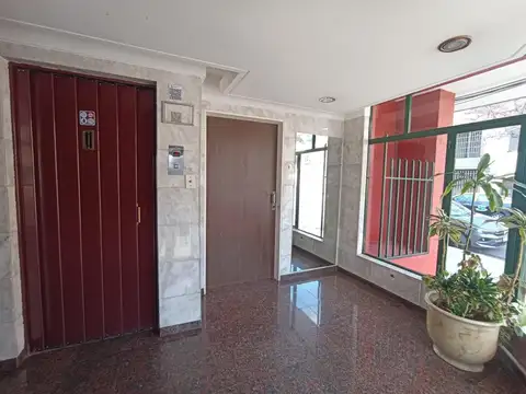 Azul 800 , Piso 5