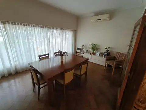 Casa 10 ambientes con 6 baños