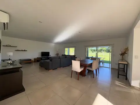 Casa en Alquiler de 3 dormitorios