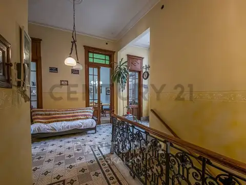 Venta Casa centro con cochera, 3 dormitorios, patio, terraza