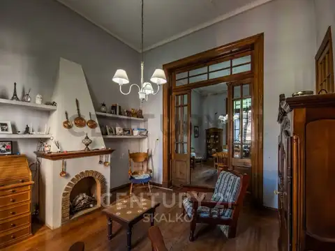 Venta Casa centro con cochera, 3 dormitorios, patio, terraza