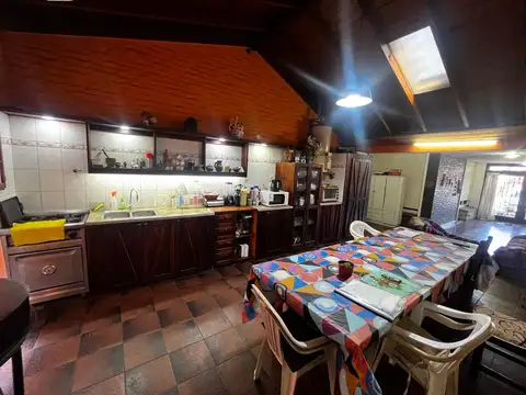 Casa 6 ambientes con 3 baños
