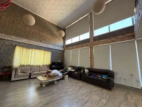 Casa 4 ambientes con 3 baños