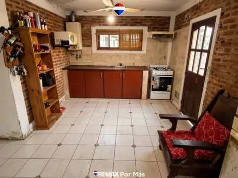 Casa 6 ambientes con 2 baños