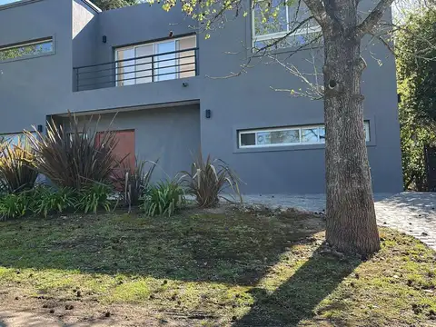 CASA VENTA 4 AMBIENTES NAUTICO BOAT CENTER TIGRE JARDÍN PILETA RESTAURAN TENIS PADEL FUTBOL MARINAS