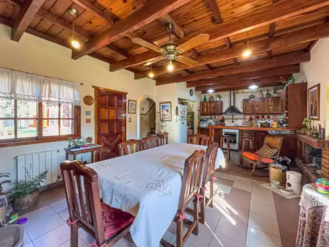 Casa 5 ambientes con 2 baños