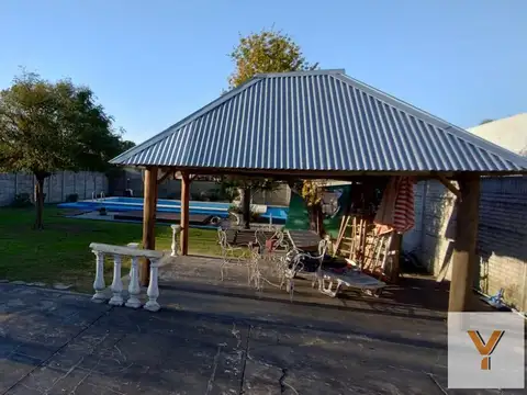 Casa en Venta con 2 cocheras