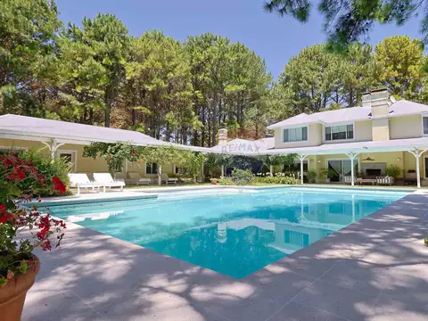 Venta Casa 10 Ambientes Barrio El Faro, Carmelo.