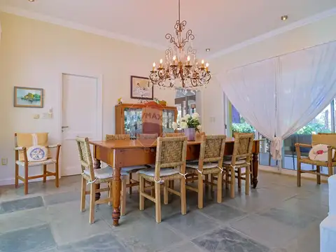 Casa 11 ambientes con 8 baños