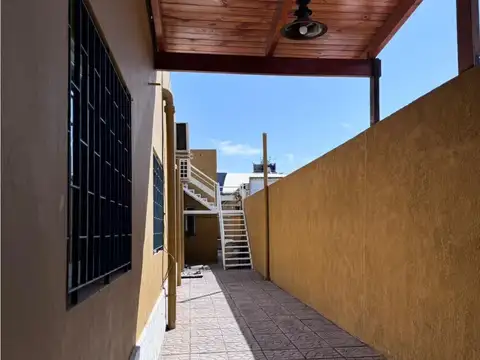 Casa en Venta con 4 cocheras