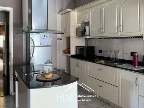 Casa 6 ambientes con 3 baños