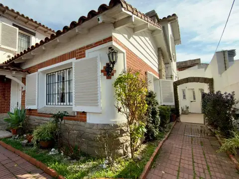 Casa 5 ambientes con 3 baños