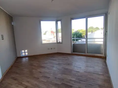 Luminoso Departamento de 2 Dormitorios con Balcón al Frente en Arroyito ROSARIO