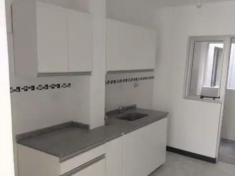 Departamento 3 Dormitorios al frente con Balcón y Cochera