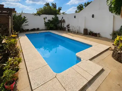 Casa en venta Don Torcuato 5 ambientes con jardin parrilla y pileta