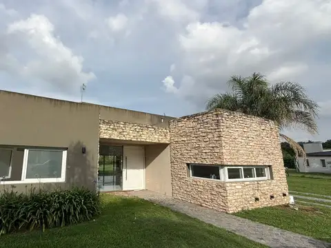 Casa en alquiler en barrio cerrado comarcas - santa irene