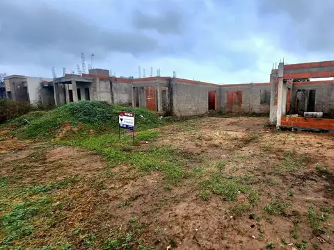 VENTA TERRENO CON CONSTRUCCION, COLONIA TIROLESA