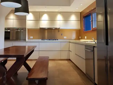 Casa en Venta en Carilo, USD 449.000