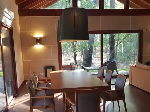 CASA SUPER COMODA EN BARRIO ZORZAL CARILO