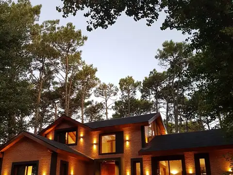 CASA SUPER COMODA EN BARRIO ZORZAL CARILO