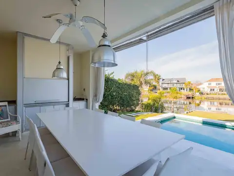 Casa 7 ambientes con 4 baños