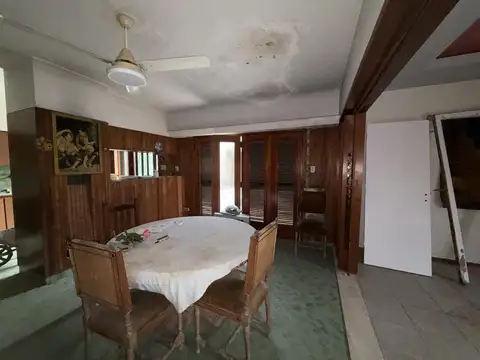Casa en Alquiler con 2 cocheras